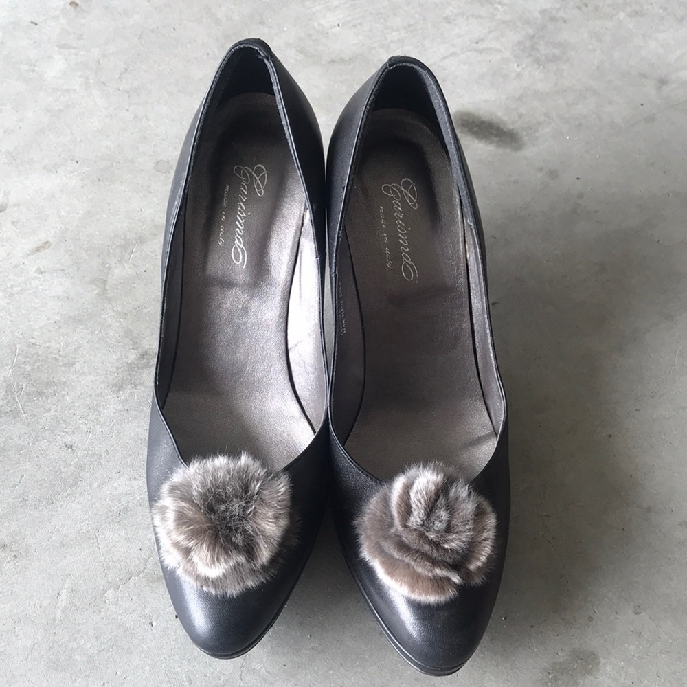 Garisnas Black pump with fur embellishment 9/39